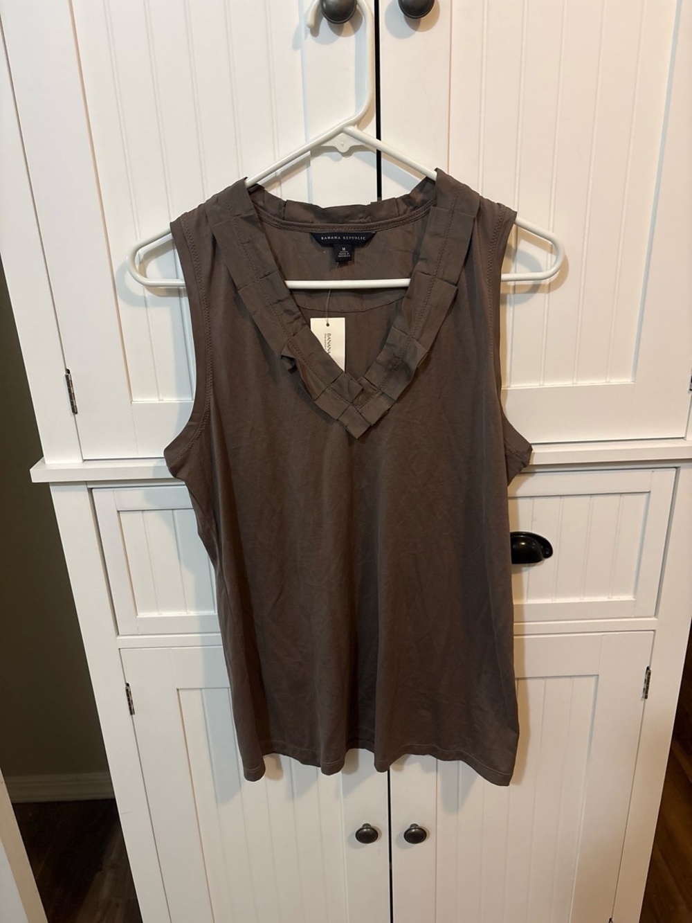 NWT Banana Republic Brown Ruffle Tank Top Medium Office Casual Preppy
